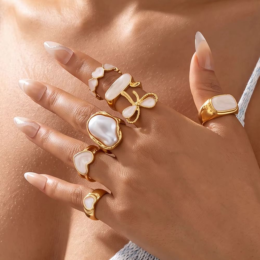 7個入りセット。ボヘミアン風のパール、ハート、リボン、金属リ - Vintage Punk Knuckle Rings Set のレビューと価格